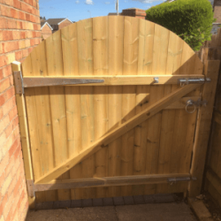 Short and wide single tongue and groove gate from back