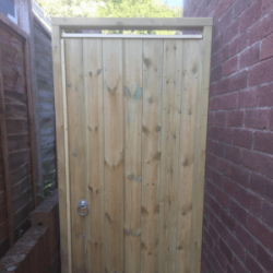 Tall and flat top single tongue and groove gate from front